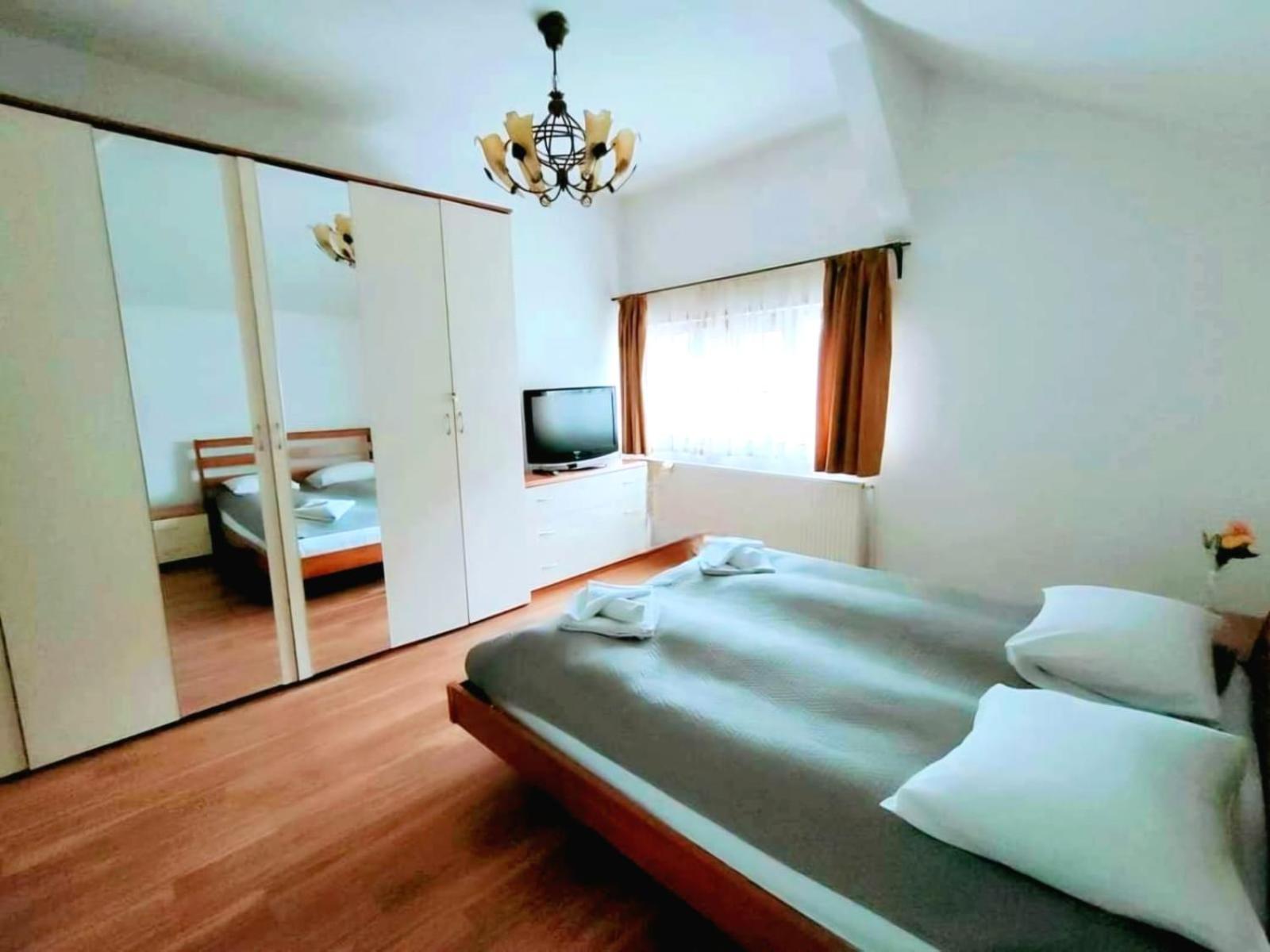 Pensiunea Cerbul - Valea Dobarlaului ภายนอก รูปภาพ