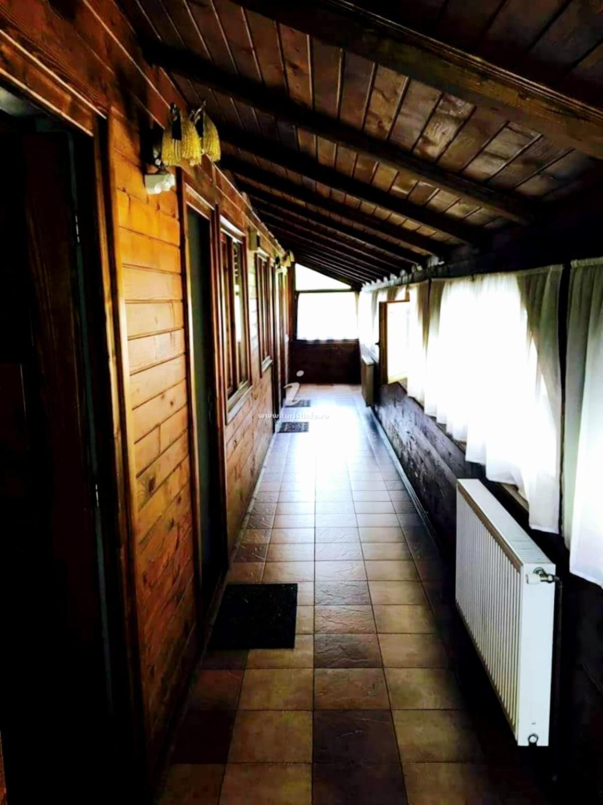 Pensiunea Cerbul - Valea Dobarlaului ภายนอก รูปภาพ