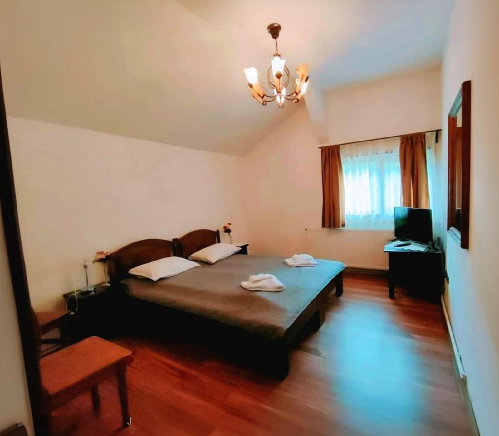 Pensiunea Cerbul - Valea Dobarlaului ภายนอก รูปภาพ
